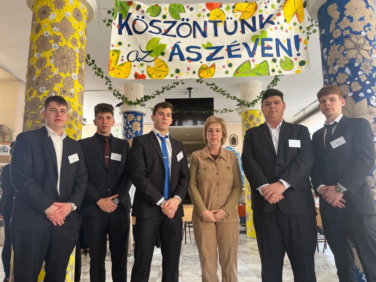 Ászév verseny